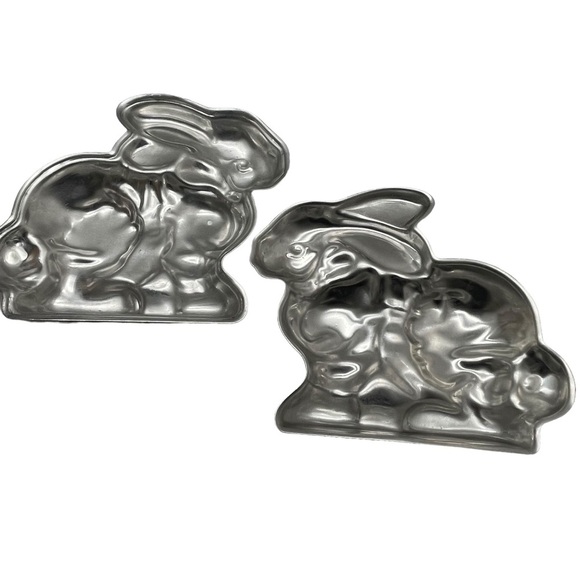 Nordic Ware 3D Aluminum Stand Up Rabbit Cake Pan Easter Bunny Vintage Inspired - Picture 5 of 12